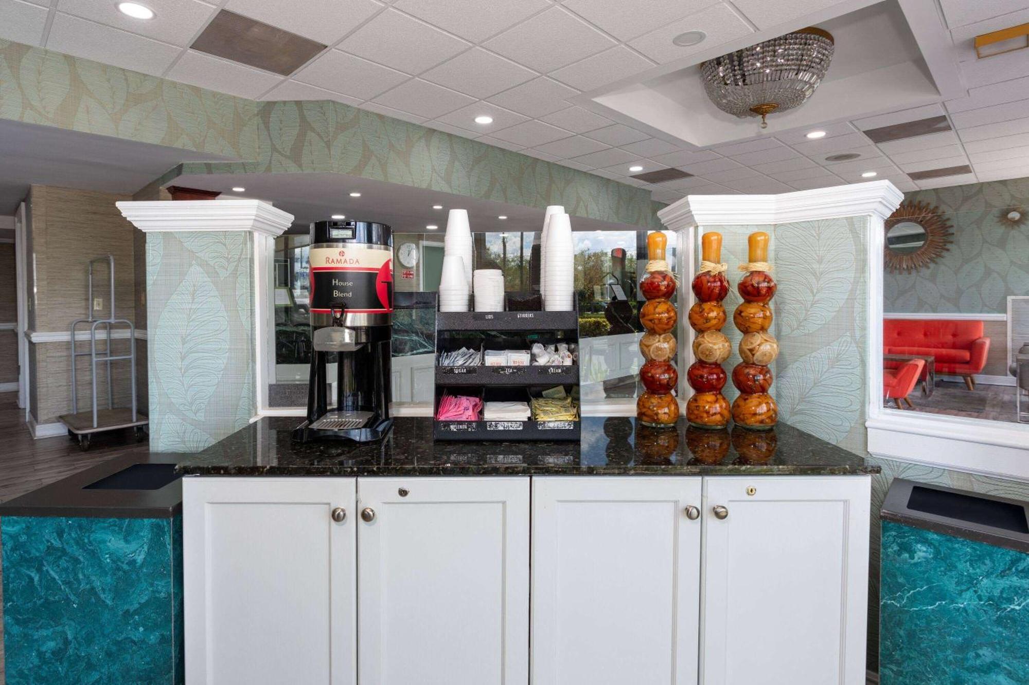 Ramada By Wyndham Altamonte Springs Near I-4 Hotel Екстериор снимка