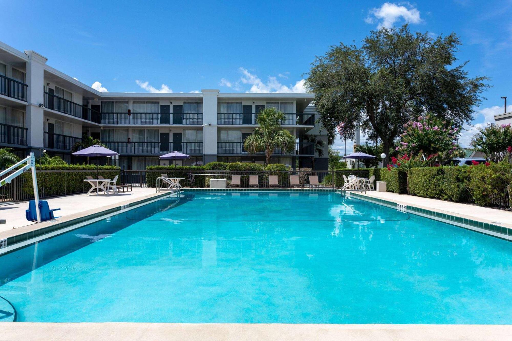 Ramada By Wyndham Altamonte Springs Near I-4 Hotel Екстериор снимка